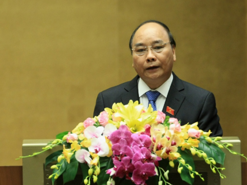 Thủ tướng Nguyễn Xuân Phúc trình bày Báo cáo tình hình KT-XH năm 2016 và nhiệm vụ 2017
