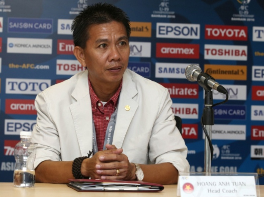 HLV Hoàng Anh Tuấn tự hào khi U19 Việt Nam giành quyền vào tứ kết
