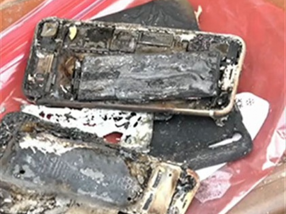 iPhone 7 bất ngờ bốc cháy trong xe gây thiệt hại nặng
