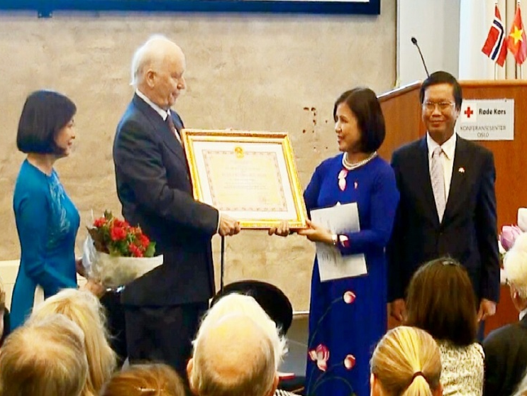 Việt Nam tặng Huân chương Hữu nghị cho Cựu Ngoại trưởng Na Uy