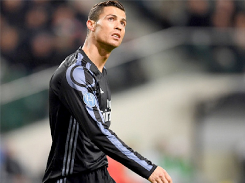 Bản tin tối 3/11: Ronaldo góp mặt trong đội hình tệ nhất Champions League