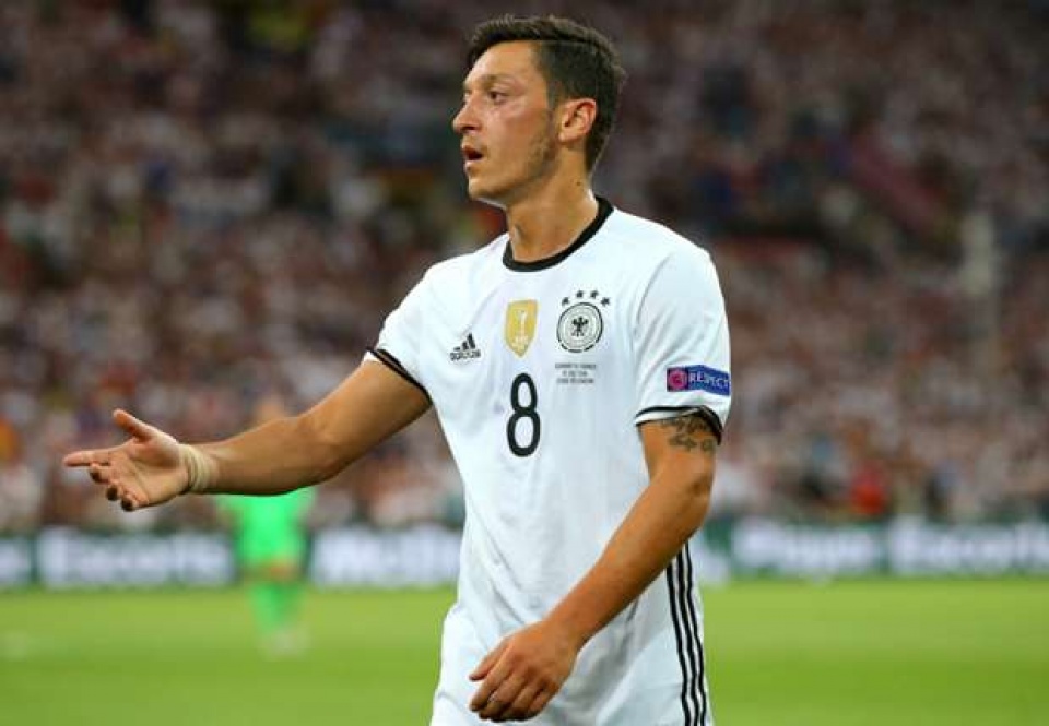 hlv loew uu tien tai nang tre loai ozil khoi dt duc