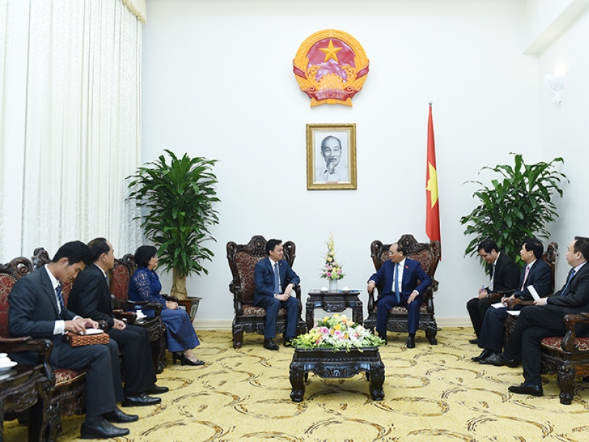 Thủ tướng tiếp Đại sứ Campuchia, Đại sứ Singapore