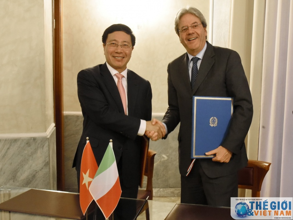 Phó Thủ tướng, Bộ trưởng Ngoại giao Phạm Bình Minh hội đàm với Bộ trưởng Ngoại giao Italy