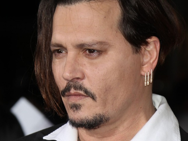 Johnny Depp nhận Vương miện Gà Tây 2015