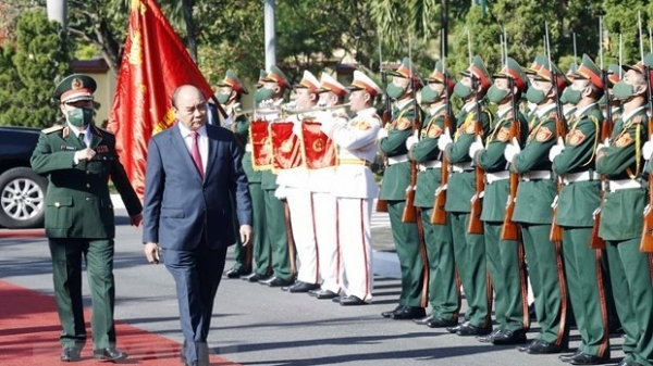 President inspects combat readiness for Tet in Military Region 5