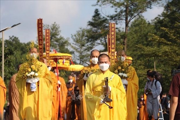 Zen Master Thich Nhat Hanh's coffin carried to Vinh Hang Cemetery Park.