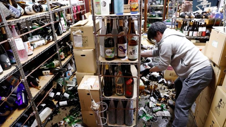 Động đất tại Nhật Bản: Hơn 100 người bị thương, chính phủ cảnh báo sẽ còn dư chấn mạnh, gần một triệu hộ dân mất điện