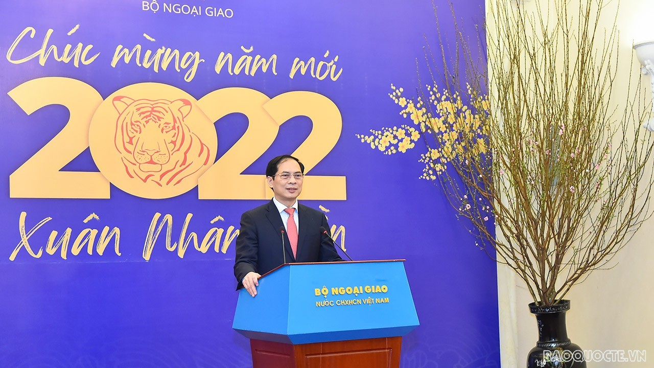 Bộ trưởng Ngoại giao Bùi Thanh Sơn phát biểu tại buổi gặp mặt báo chỉ, chỉ rõ 4 trọng tâm của công tác đối ngoại năm 2022. (Ảnh: Tuấn Anh)
