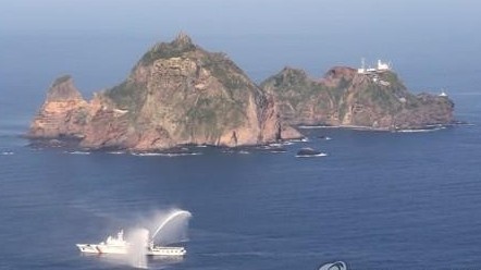Hàn Quốc đem quân đến quần đảo tranh chấp, Nhật Bản đơn phương hủy bỏ cuộc gặp Moon-Suga