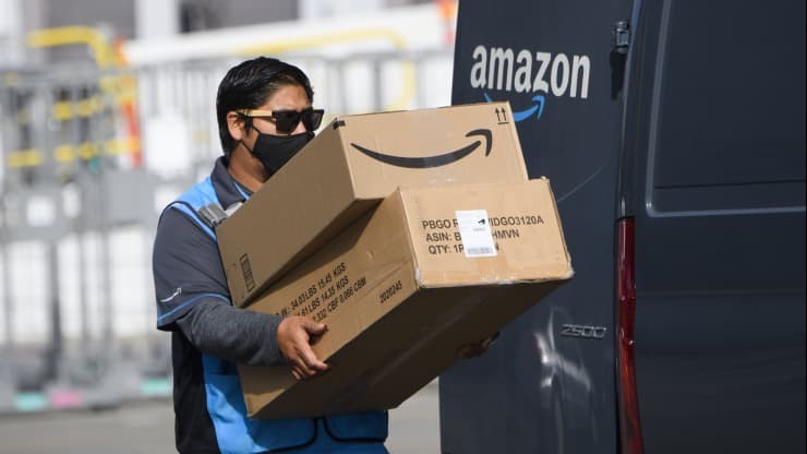 Lùm xùm về cản trở thành lập nghiệp đoàn, Amazon tăng lương sớm cho lao động