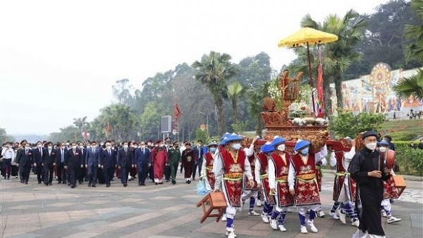 President offers incense in commemoration of Hung Kings