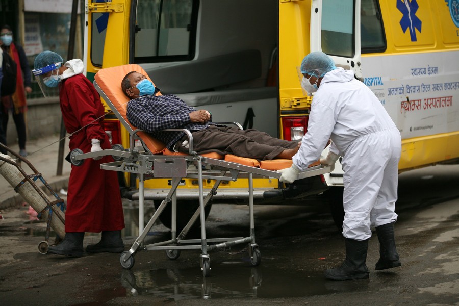 Số bệnh nhân Covid-19 tăng cao khiến các bệnh viện ở Nepal rơi vào tình trạng thiếu giường bệnh và vật tư y tế. (Nguồn: The Kathmandu Post)