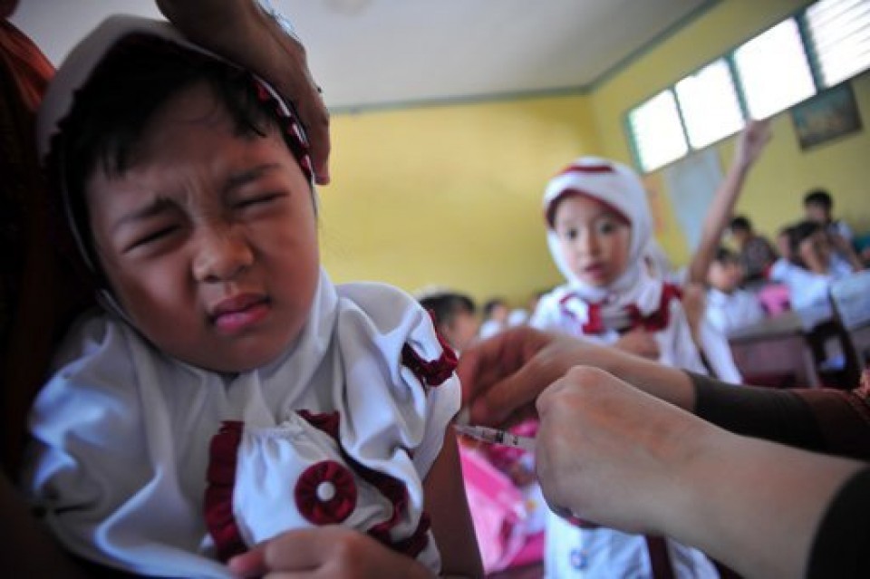 Hàng triệu trẻ em Indonesia có thể bị ảnh hưởng vì vaccine giả hang trieu tre em indonesia co the bi anh huong vi vaccine gia