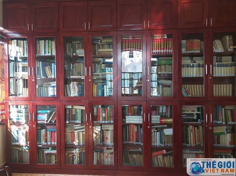 Tủ sách với trên 2.000 cuốn sách quý của cố Phó Chủ tịch HĐBT Nguyễn Cơ Thạch hiện được lưu giữ tại Học viện Ngoại giao. (Ảnh: Viện Nghiên cứu Chiến lược, Học viện Ngoại giao).
