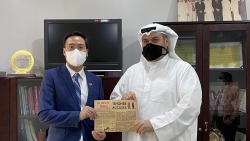 Đại sứ Ngô Toàn Thắng gặp Tổng biên tập báo Kuwait Times