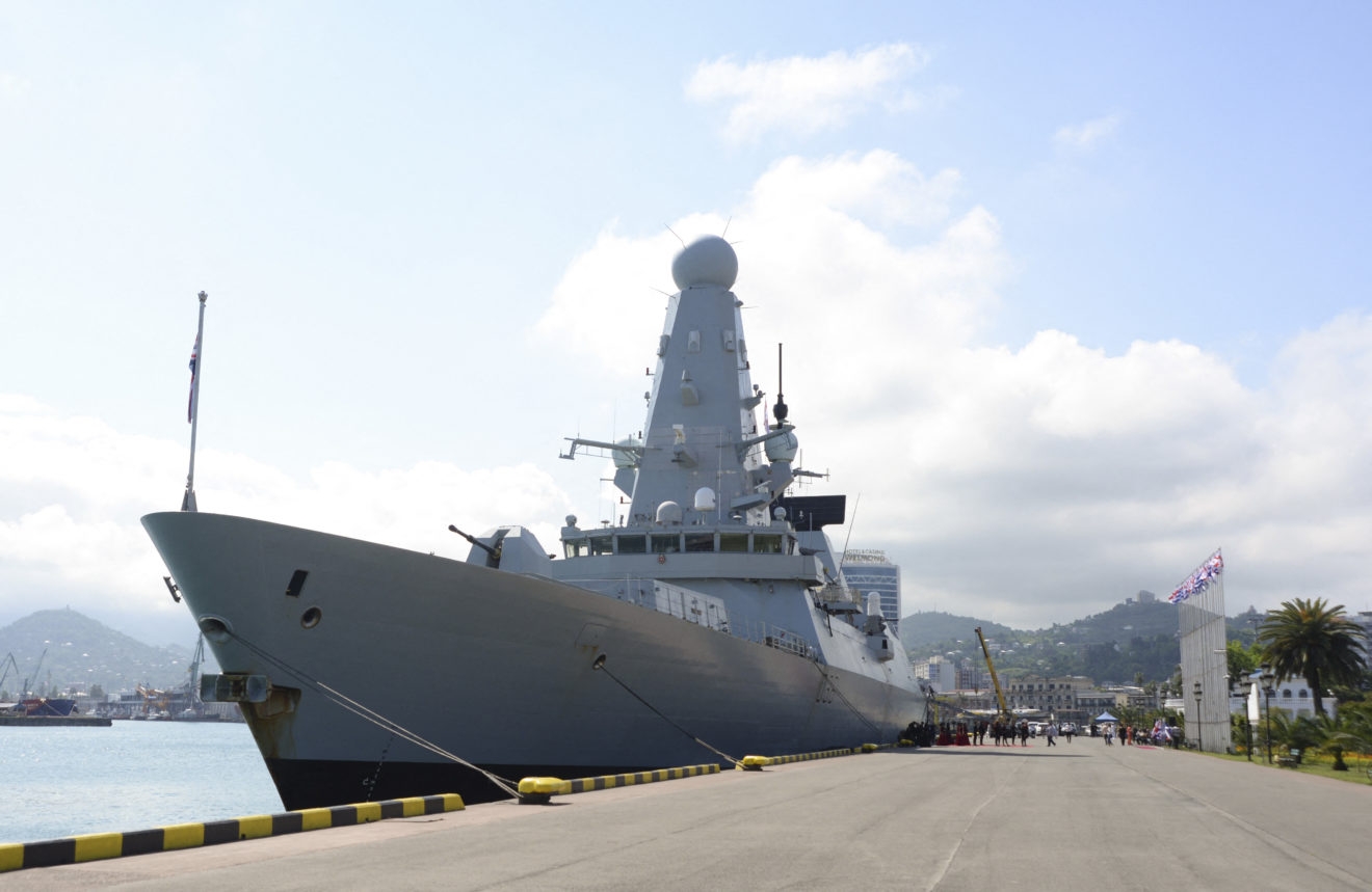 50 trang tài liệu mật dự kiến các phản ứng của Nga đối với tàu HMS Defender của Anh đi qua các vùng biển ngoài khơi Crimea được tìm thấy ở trạm xe buýt. (Ảnh minh họa-Nguồn: Politico)