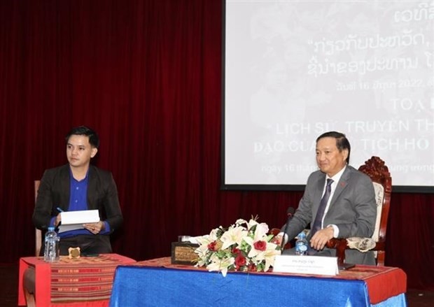 Vietnamese Ambassador to Laos Nguyen Ba Hung answered questions at the conference. (Source: VNA)