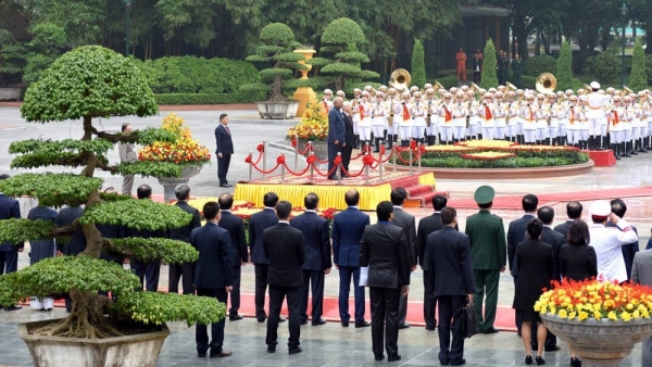 Reception of the Head of State cum the Head of the Governing Party on an official visit under two titles