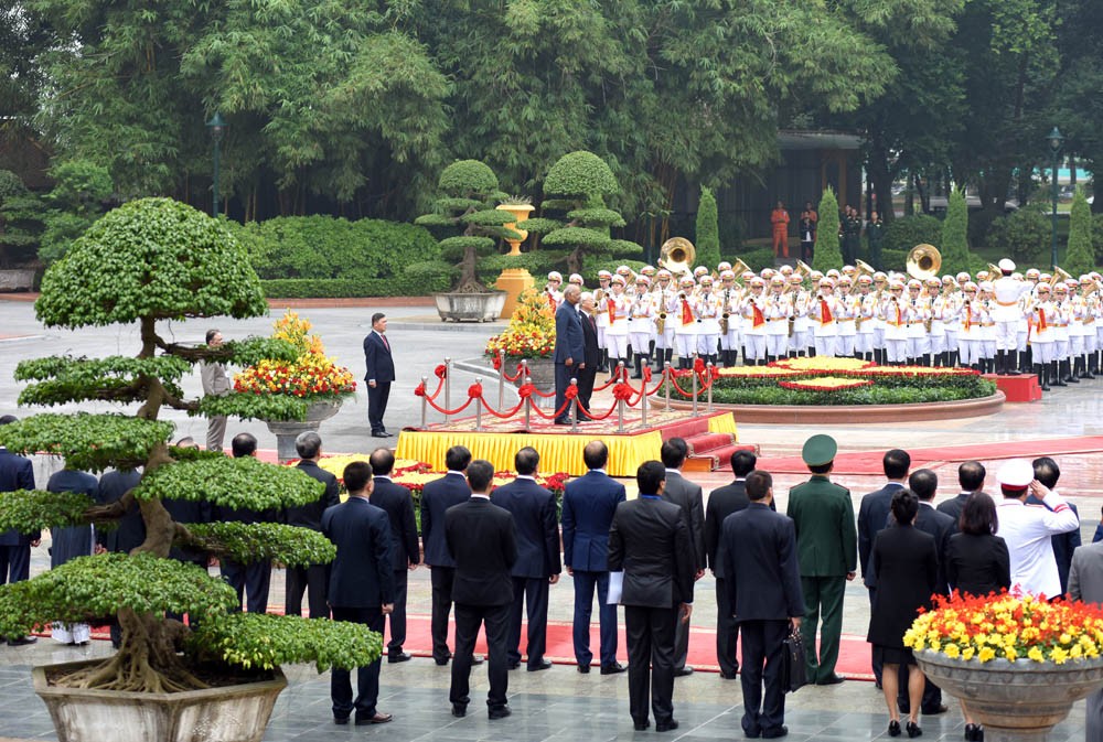 Reception of the Head of State cum the Head of the Governing Party on an official visit under two titles