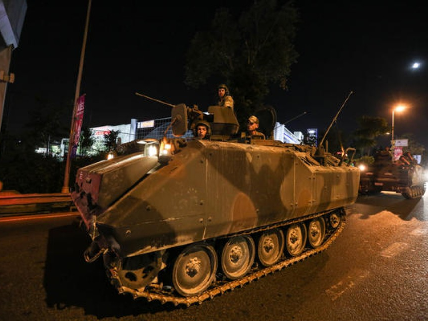 Tổng thống Thổ Nhĩ Kỳ kêu gọi người dân xuống đường phản đối đảo chính