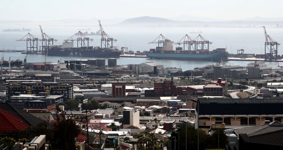 Vụ tấn công mạng đã làm gián đoạn hoạt động vận chuyển container tại cảng biển thuộc thành phố Cape Town. (Nguồn: Reuters)