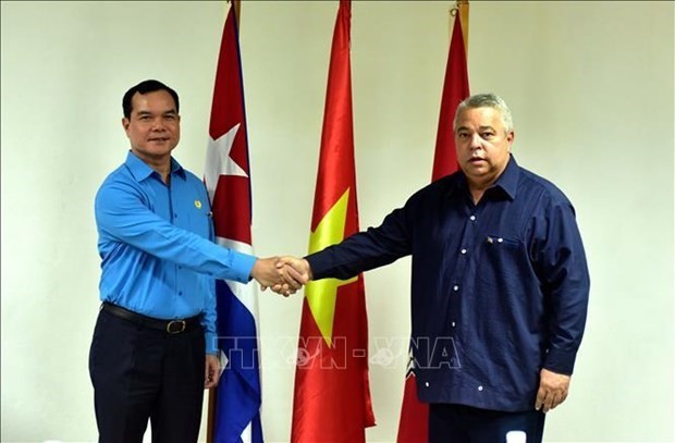 President of the Vietnam General Confederation of Labour (VGCL) Nguyen Dinh Khang (L) and Secretary General of CTC Ulises Guilarte de Nacimiento. (Sourve: VNA)