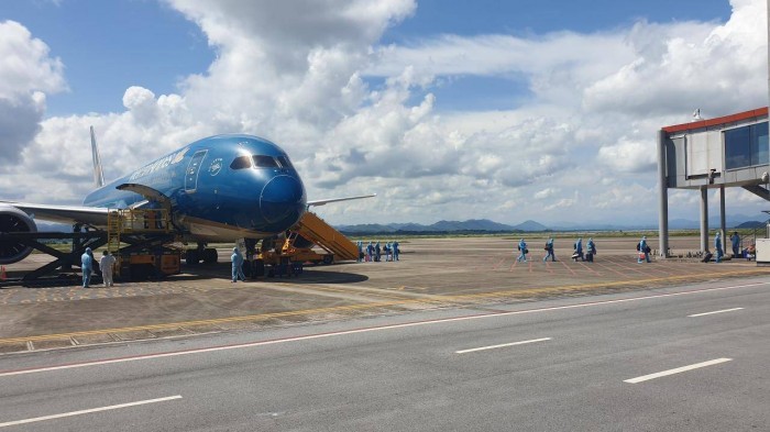 First 'COVID-19 vaccine passport' flight lands at Van Don International Airport