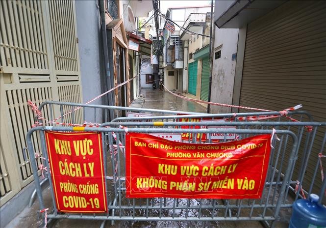 Một khu vực phong tỏa do liên quan tới ca nhiễm Covid-19 tại phường Thổ Quan, quận Đống Đa, Hà Nội. (Nguồn: TTXVN)