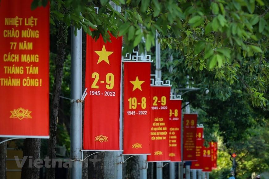 Hanoi adorned with national flags and flowers to celebrate 77th National Day