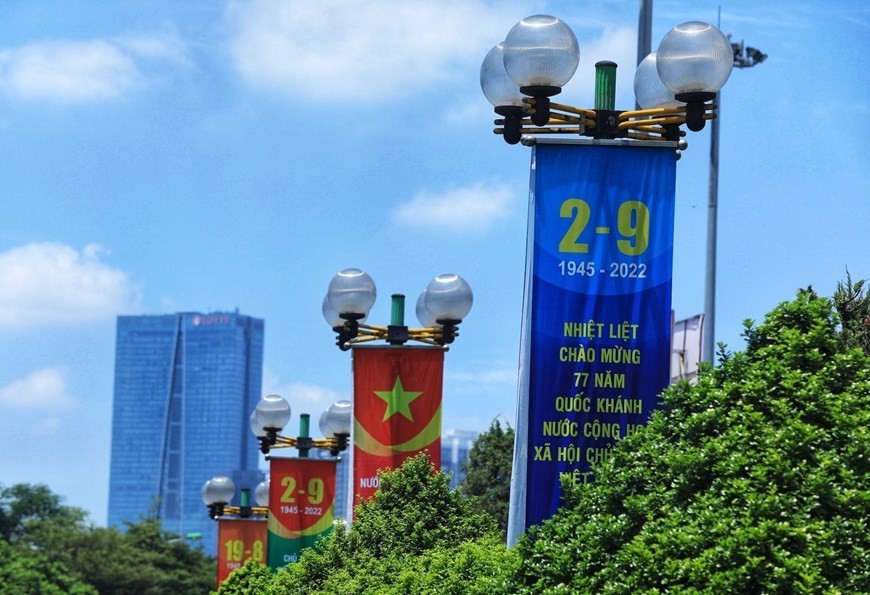 Hanoi adorned with national flags and flowers to celebrate 77th National Day