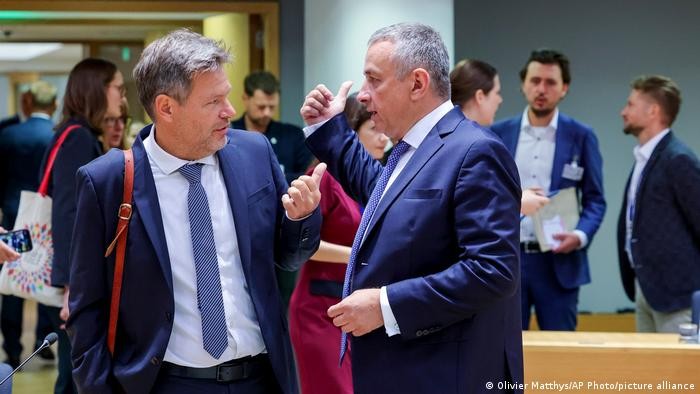 Bộ trưởng Năng lượng Đức Robert Habeck và Bộ trưởng Công thương Czech Jozef Sikela cho biết các bộ trưởng EU đã đạt được một số đồng thuận về cách giải quyết cuộc khủng hoảng năng lượng. (Nguồn: DW)
