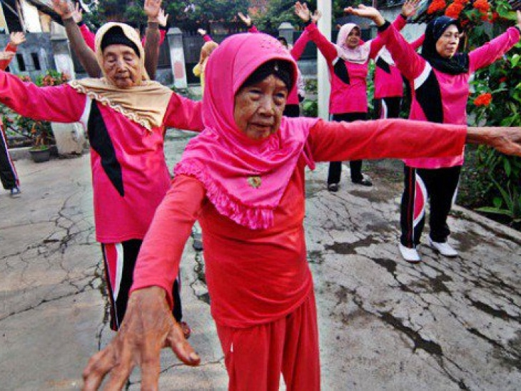 Indonesia: Giải bài toán dân số già bằng "chăm sóc kết nối"