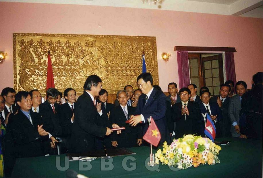 Lễ ký biên bản vòng I Ủy ban liên hợp tại Phnom Penh, năm 1999