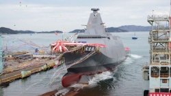Nhật Bản hạ thủy tàu chiến khinh hạm đa chức năng