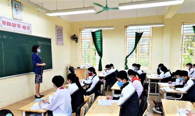 Học sinh ở huyện Ba Vì, Hà Nội trong ngày đầu tiên trở lại trường sau thời gian dài học trực tuyến do ảnh hưởng của dịch Covid-19. (Nguồn: SK&ĐS)