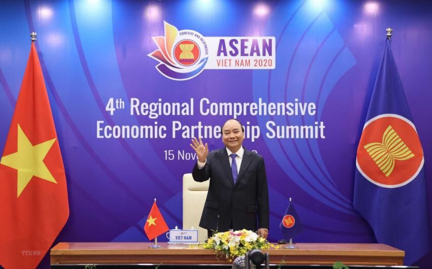 Thủ tướng Nguyễn Xuân Phúc chủ trì Hội nghị Cấp cao trực tuyến các nước tham gia đàm phán Hiệp định Đối tác Kinh tế toàn diện khu vực (RCEP) lần thứ 4.