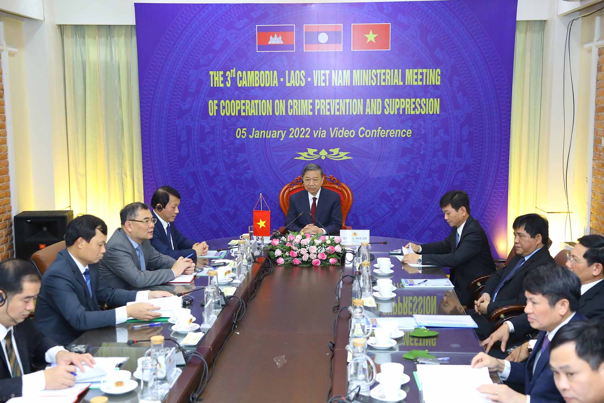 Đại tướng Tô Lâm, Ủy viên Bộ Chính trị, Bộ trưởng Bộ Công an Việt Nam phát biểu tại Hội nghị và đoàn Việt Nam tại đầu cầu Hà Nội.