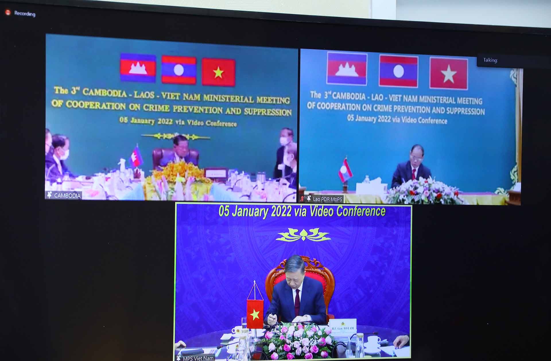 Hội nghị Bộ trưởng Việt Nam-Lào-Campuchia về hợp tác phòng, chống tội phạm lần thứ ba đã diễn ra theo hình thức trực tuyến.