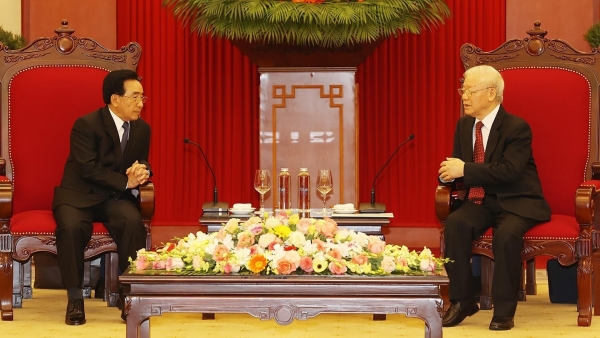 Party General Secretary receives Lao Prime Minister