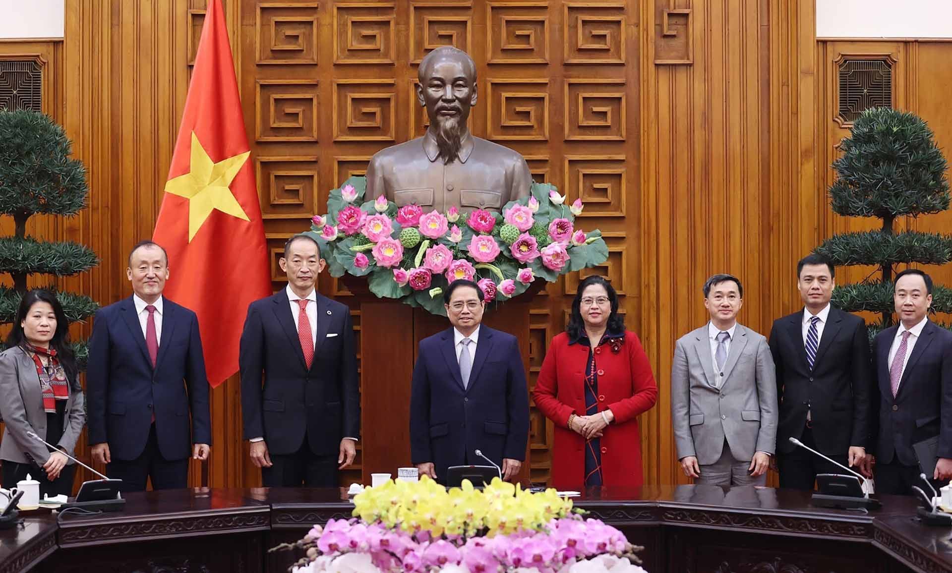 Thủ tướng Phạm Minh Chính, Giám đốc WHO khu vực Tây Thái Bình Dương Takeshi Kasai và các đại biểu. (Nguồn: TTXVN)