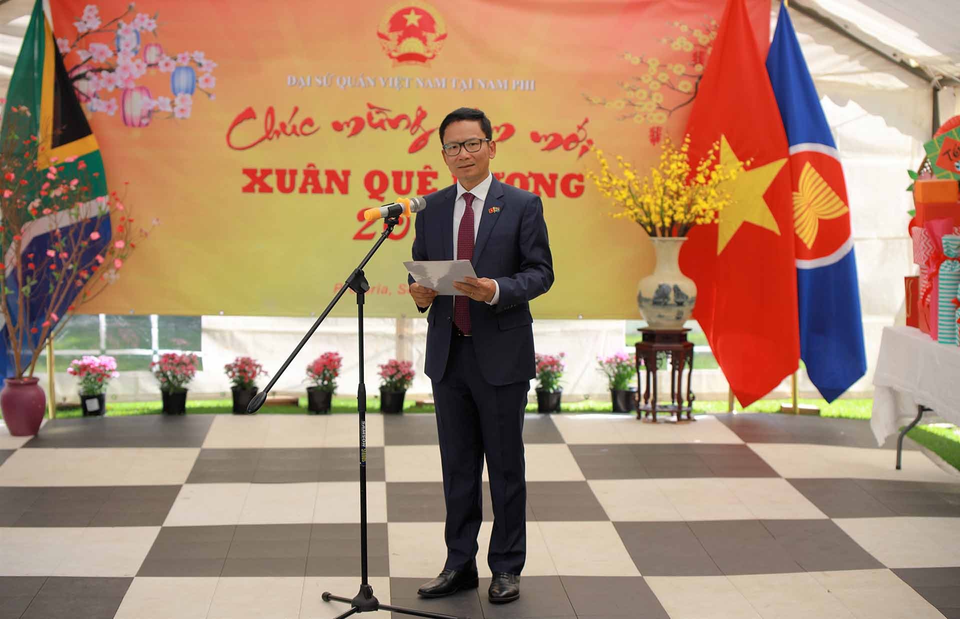 Đại sứ Hoàng Văn Lợi phát biểu khai mạc Xuân Quê hương 2022.