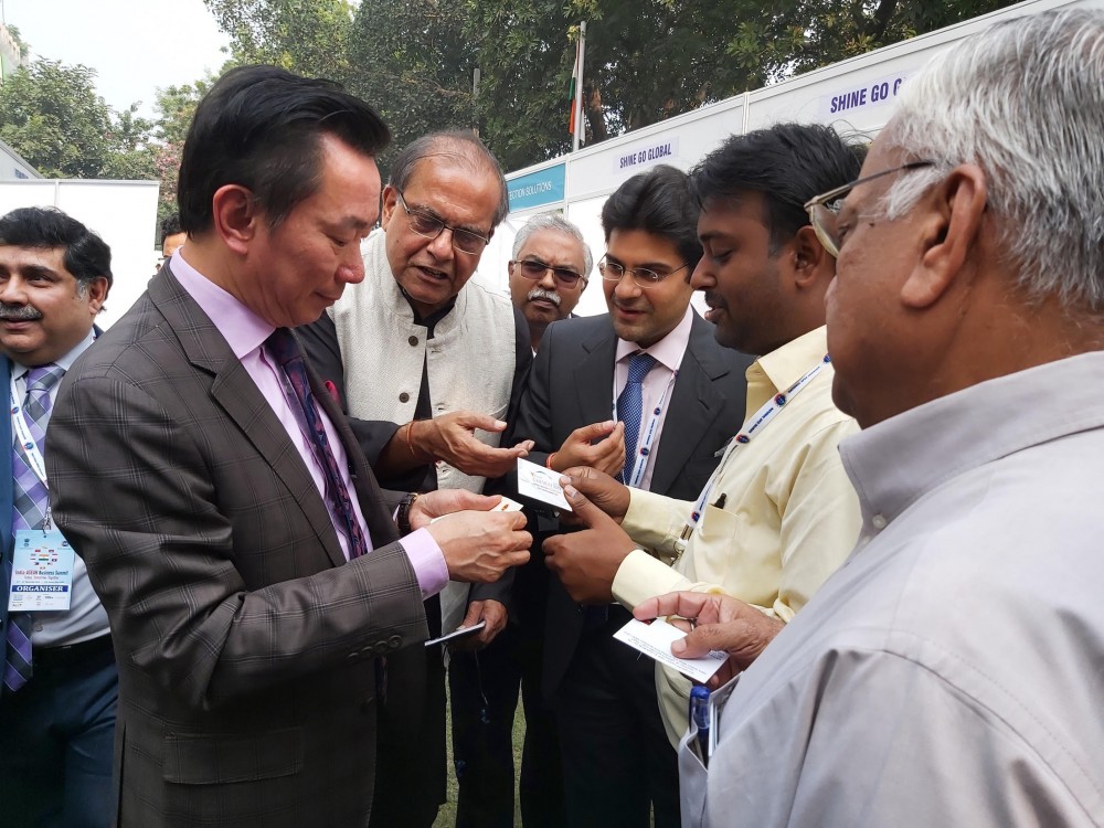 Đại sứ Phạm Sanh Châu trao đổi với các doanh nghiệp Ấn Độ. (Nguồn: ĐSQ Việt Nam tại Ấn Độ)