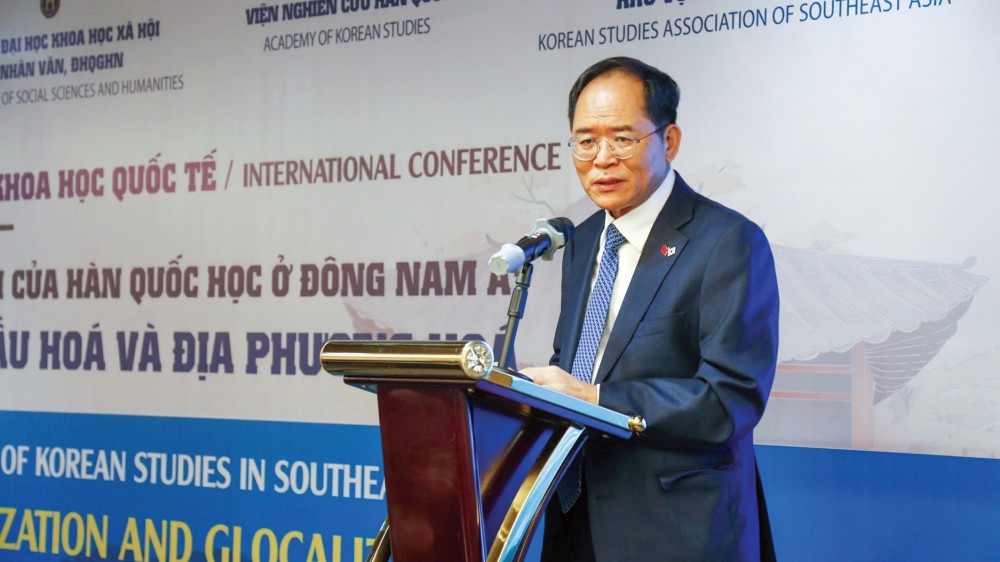 Đại sứ Hàn Quốc tại Việt Nam Park Noh-wan phát biểu tại Hội thảo Hàn Quốc học lần thứ 9 với chủ đề “Tương lai của Hàn Quốc học ở Đông Nam Á: Toàn cầu hóa và địa phương hoá”, ngày 17/12/2020 tại Hà Nội. (Nguồn: USSH)