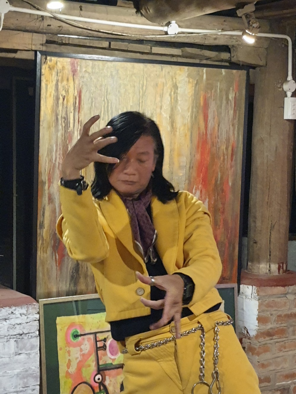 Nghệ sỹ Đào Anh Khánh đang say sưa múa khúc Ngẫu hứng ngày Xuân. (Ảnh: MH)
