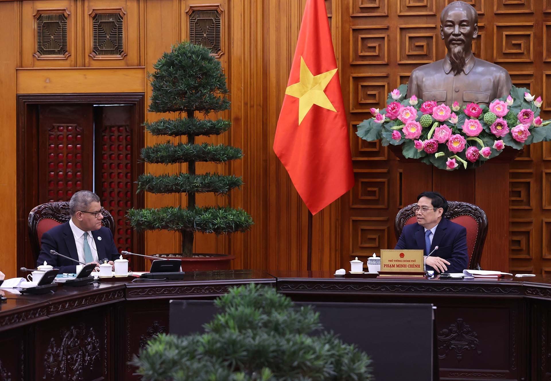 Thủ tướng Phạm Minh Chính tiếp ông Alok Sharma, Bộ trưởng, Chủ tịch Hội nghị Liên hợp quốc về Biến đổi khí hậu lần thứ 26. (Nguồn: TTXVN)
