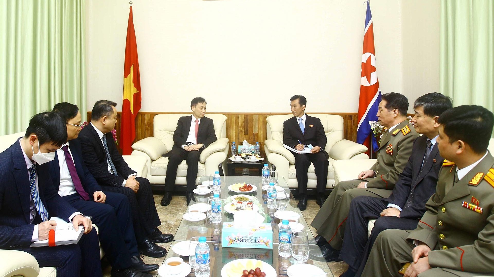 Trưởng ban Đối ngoại Trung ương thăm Đại sứ quán Triều Tiên