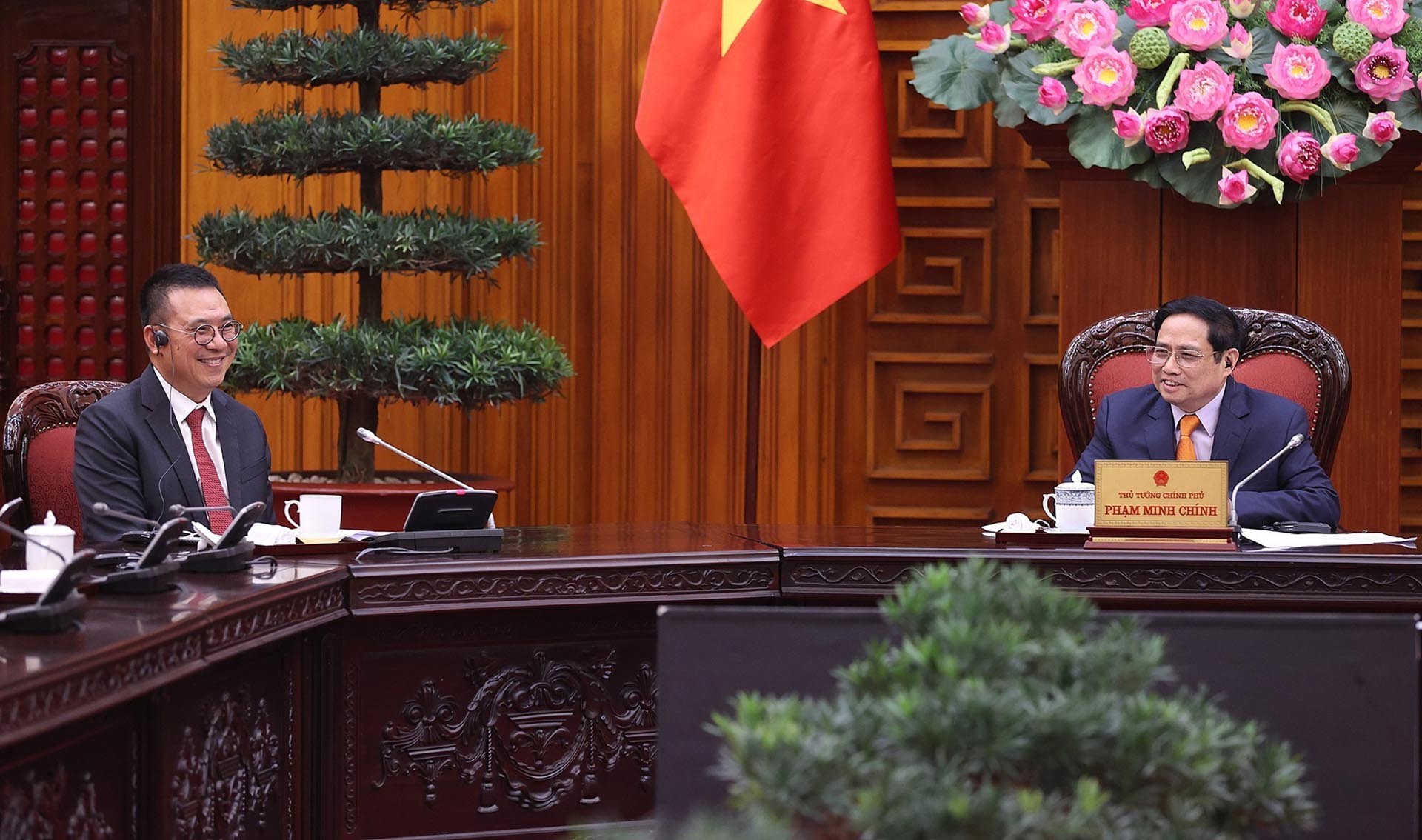Thủ tướng Phạm Minh Chính tiếp ông Roongrote Rangsiyopash, Chủ tịch Tập đoàn SCG. (Nguồn: TTXVN)