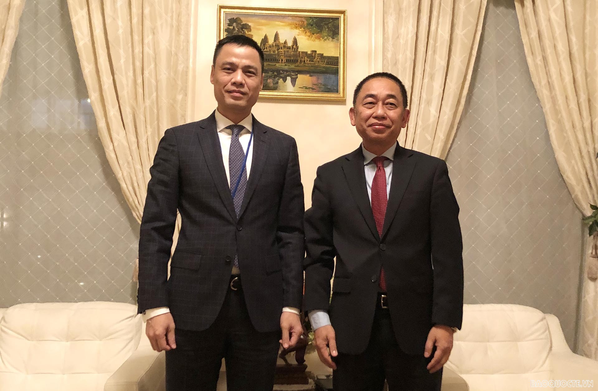 Đại sứ Đặng Hoàng Giang và Đại sứ Campuchia Sovann Ke.