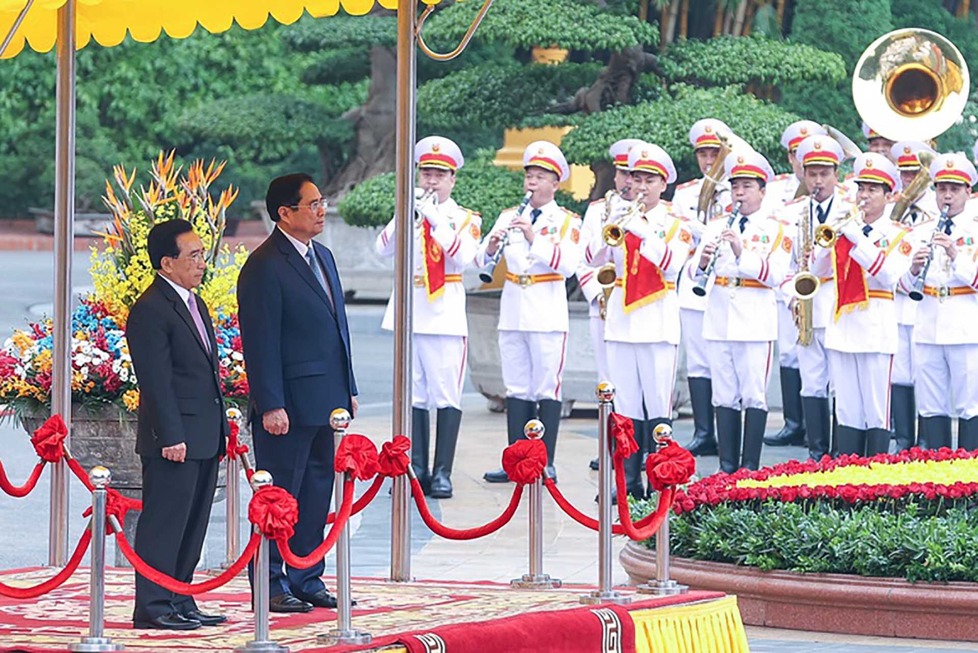Thủ tướng Phạm Minh Chính chủ trì lễ đón Thủ tướng Chính phủ Lào Phankham Viphavanh thăm chính thức Việt Nam ngày 8/1/2022 tại Phủ Chủ tịch. (Nguồn: TTXVN)